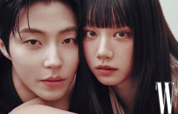 황인엽이혜리 '열애설각' 투샷, 첫사랑 케미 왜 더 화제일까