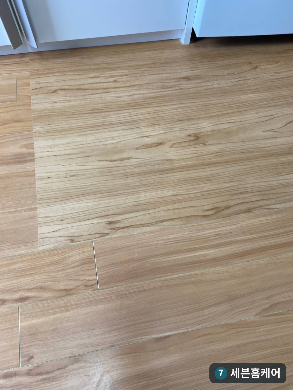 안양 강화마루 물먹음 부풀음, 손상부 제거 후 시트지 복원 사례