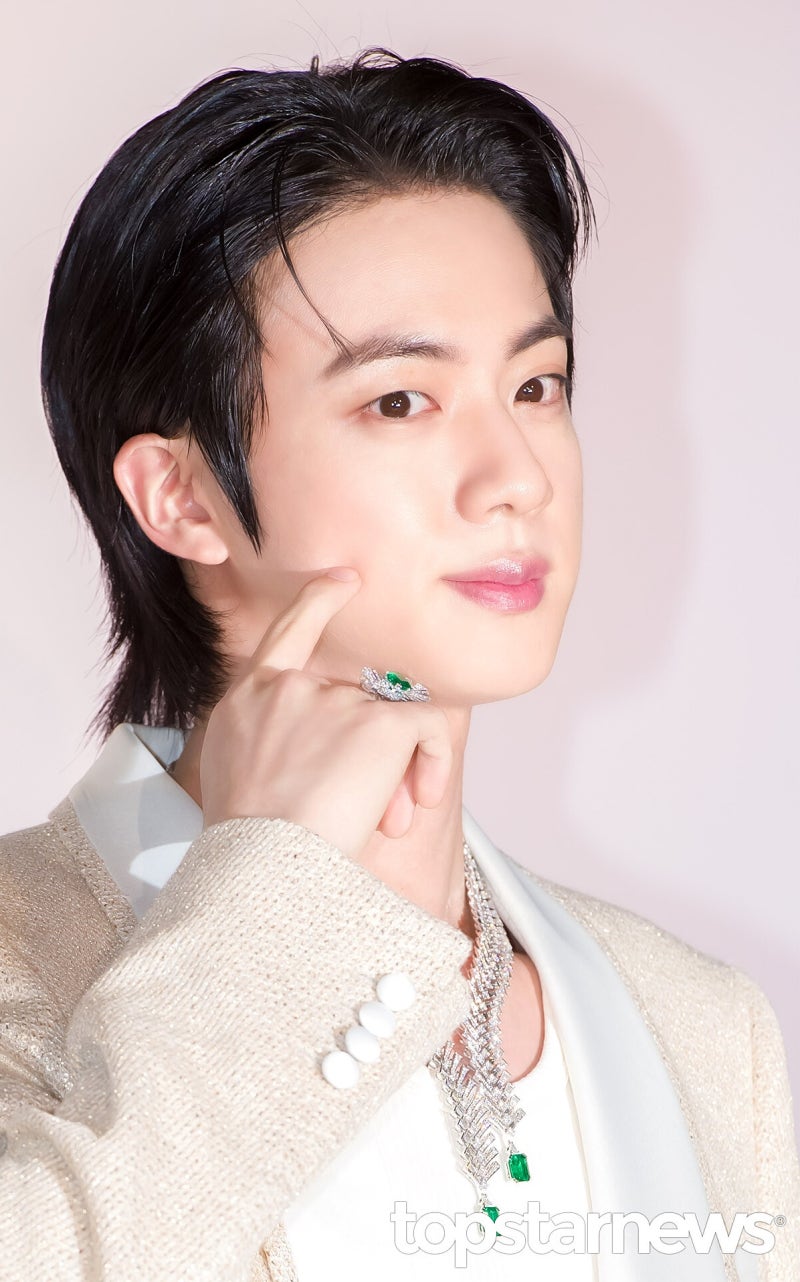 지민과 이준호 사이 빛나는 존재감 BTS 진 男아이돌 스타 3위 안착