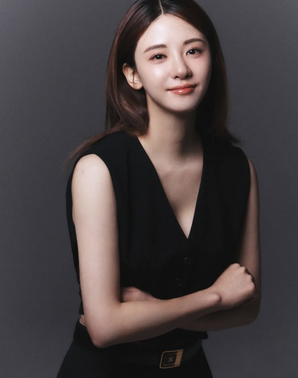 아나운서 시험만 30번 떨어졌다.. 승무원 거쳐 방송계 대세가 된 김민아의 반전 인생