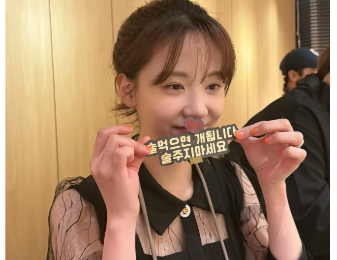 반전 매력 화제! 기상캐스터 김민아, 승무원 출신에서 방송계 대세가 된 특별한 이야기