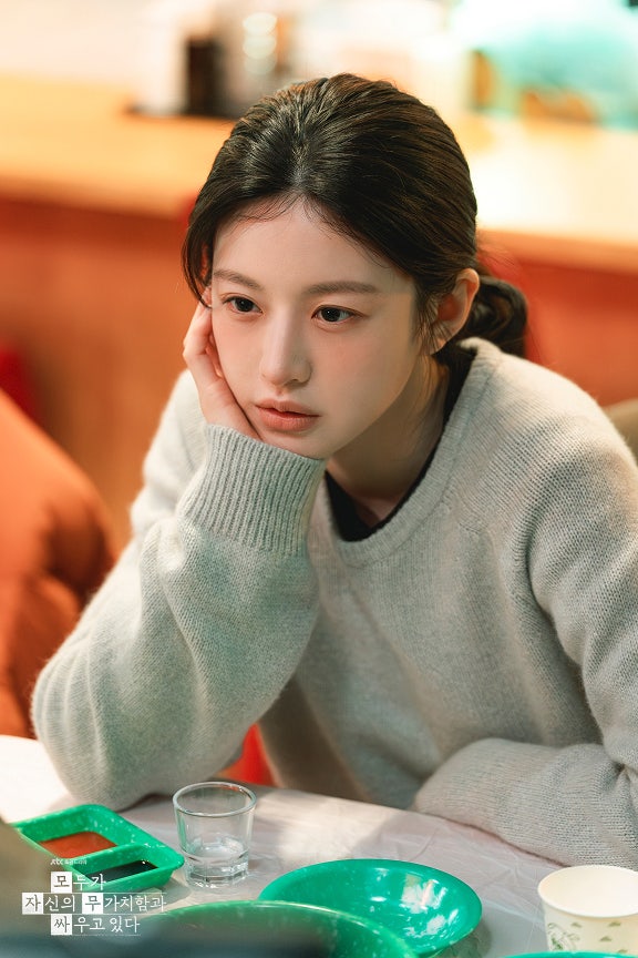 May 2026 Go Youn-jung: 'Mozamussa' On-Set Photos [Wallpaper]