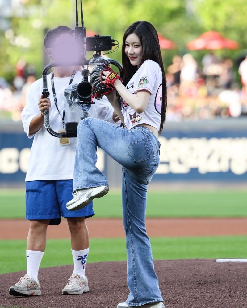 260723~ 있지 채령 인스타그램/ 기아타이거즈 시구