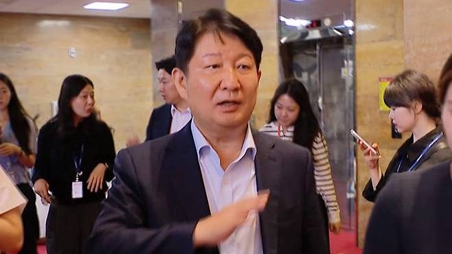 권영진, 정점식 원내대표 멱살 잡으며 격돌... 야당 상임위 배정 후폭풍