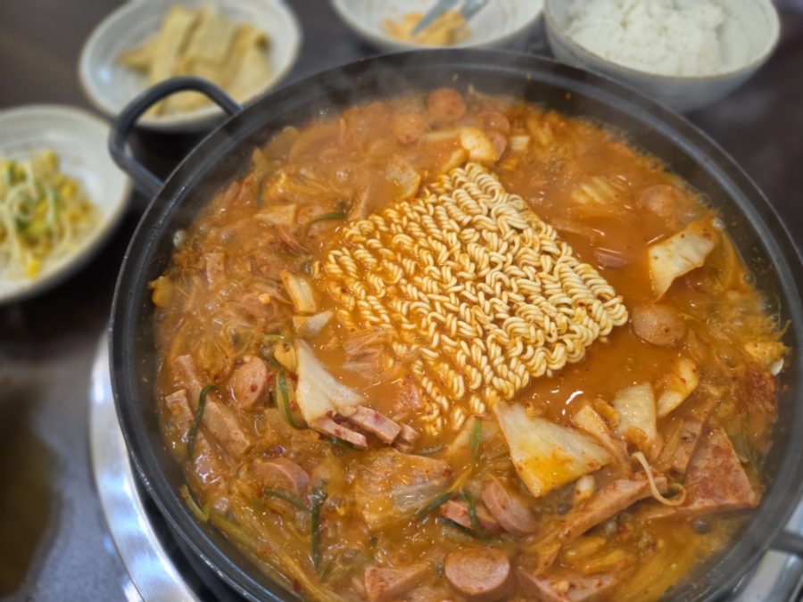 청원식당 부대찌개를끓이다 사진 1