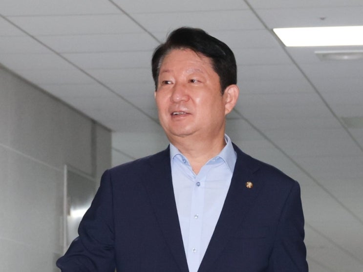 국민의힘 <b>권영진</b> 프로필 상임위 배정 항의 <b>멱살잡이</b> 논란