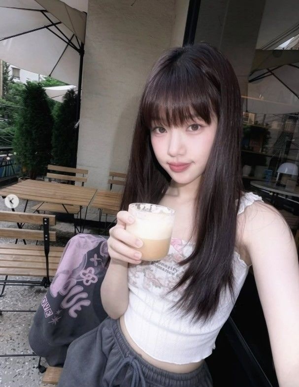 이유비, 파격적인 크롭톱 트레이닝 팬츠 공개 후 36세 나이 반전