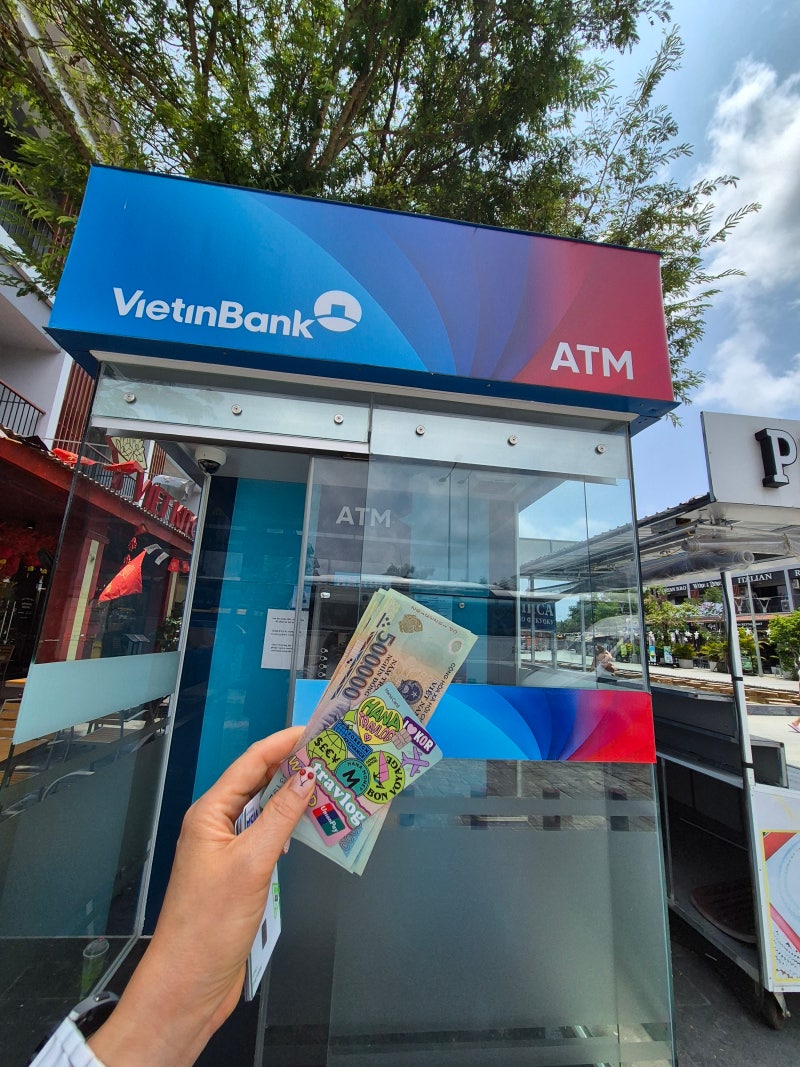 베트남 푸꾸옥 트래블로그 카드 수수료 무료 ATM기: 소나시야시장 앞 비에틴뱅크  (Vietin BANK ) ....