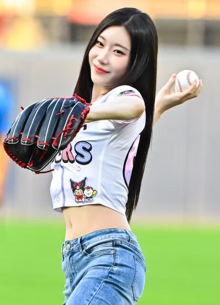 "KIA 파이팅!" 수줍게 던진 채령… 마운드에서 벌어진 일이 반전이었다