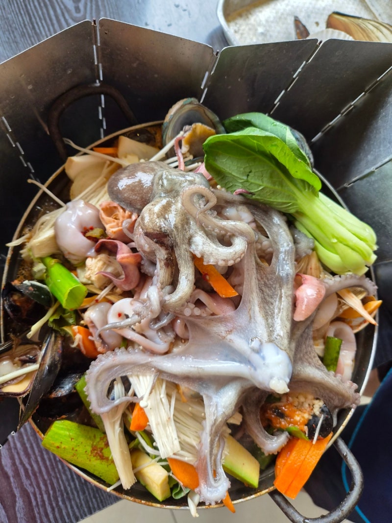 부산 광안리 맛집! '황소 해물탕' / 핫플 카페 워킹홀리데이 추천!