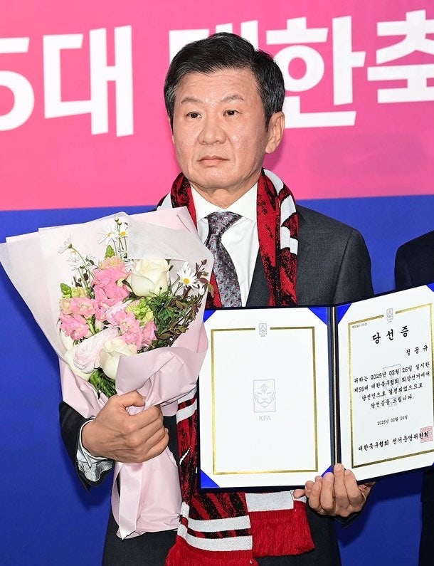 '돈 있는 회장' 강조하며 당선된정몽규, 13년간 낸 개인돈은?