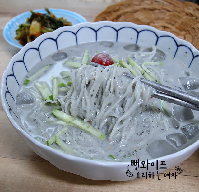 여름 별미 콩국수 비린내 없이 고소한 콩국물 만들기