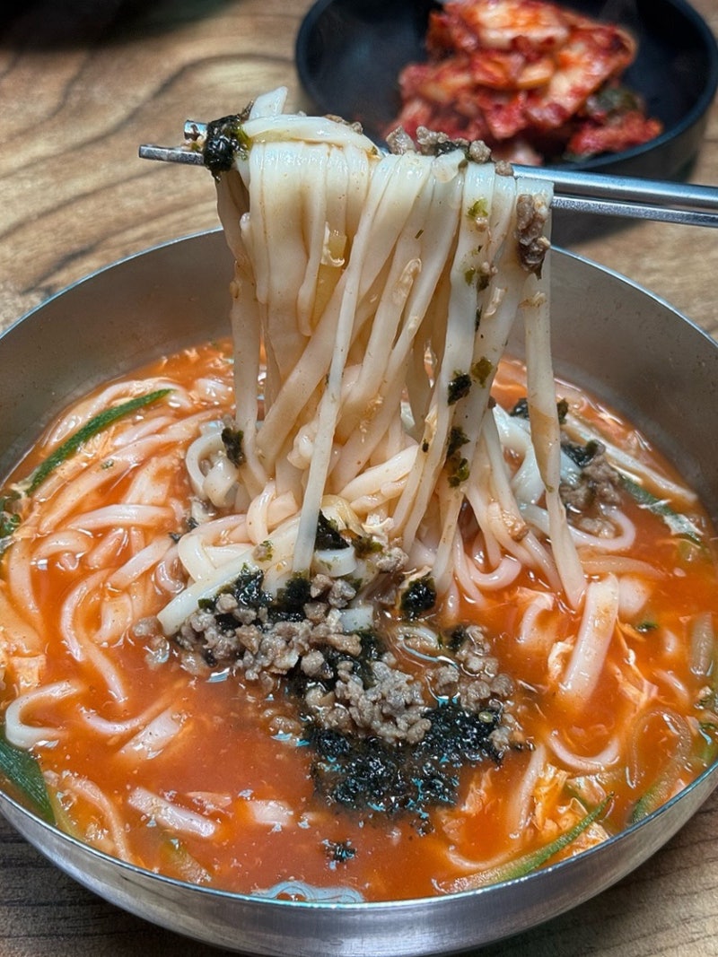 강릉 장칼국수 맛집 현지인도 찾는 강릉 벌집 솔직후기