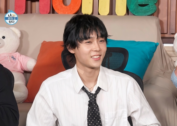 <b>나 혼자 산다</b> 던 집 미감 가득한 2층 주택 공개 대나무 한지... 