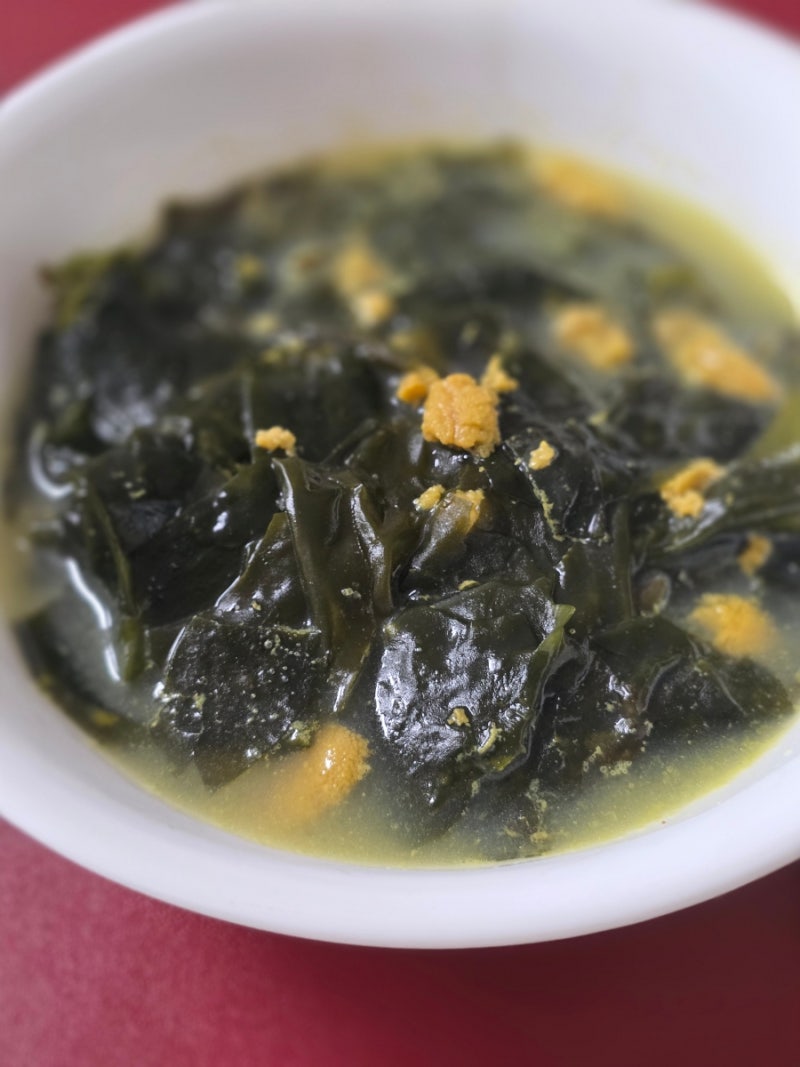 [My Cook] 미역 본연의 향과 시원함이 가득! 깔끔하게 끓이는 성게미역국 레시피