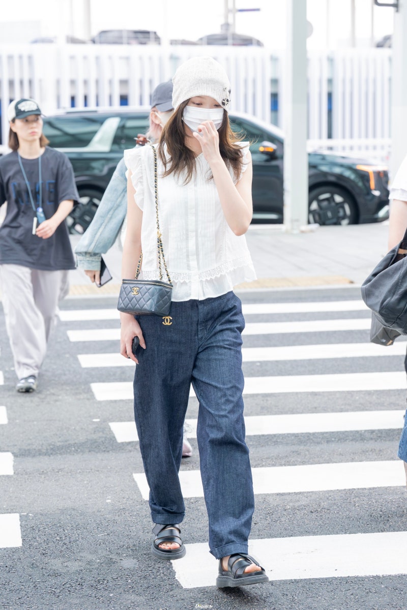 260724 Le Sserafim Kim Chaewon's Airport Fashion Info | Sio Beanie and Zara Lace Frill Blouse