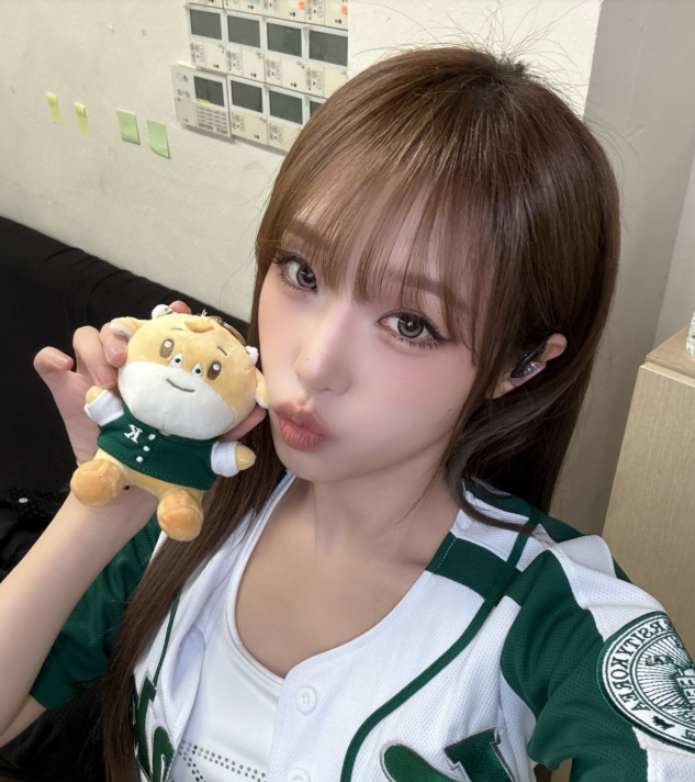 아이즈원 최예나 프로필 무대와 예능을 다 잡은 올라운더! 나이, 키, 학력부터 반전 고향까지....