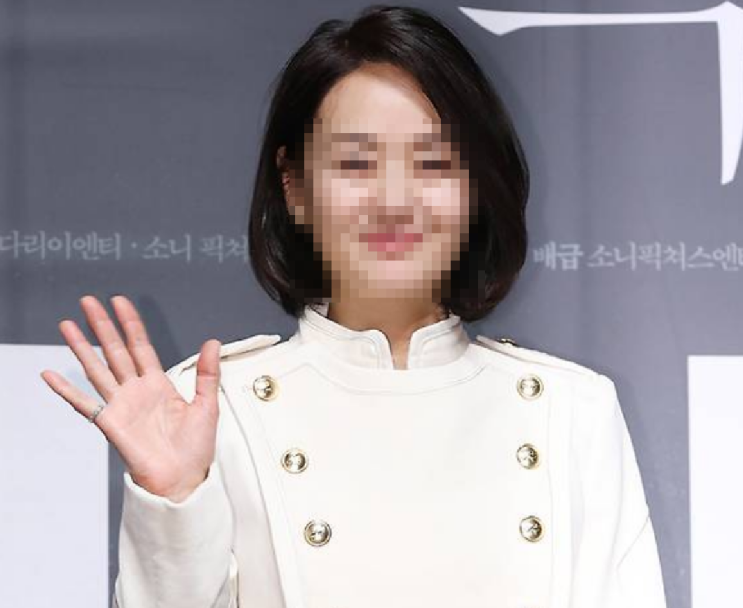 "목 졸리고 손 물렸다" <b>노희경 작가</b>와 엘리베이터서 육탄전... 