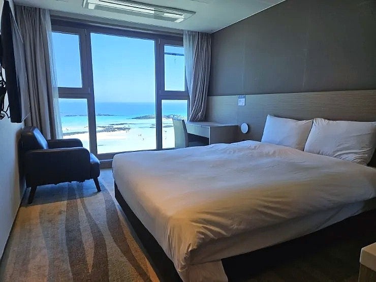 [Jeju/Hotel] Hamdeok Ebenesel Hotel Deluxe Double Ocean View Review | Pedestrian-Friendly Accommodation Right in Front of Hamdeok Beach