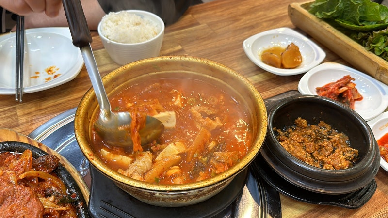 석남동김치찌개 통돼지두루치기김치찌개 24시(?) 식당 솔직후기