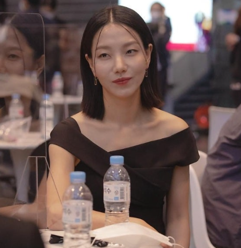 "동료 배우 남편과 23번이나 헤어지고 24번째에 청혼 받아.." 결혼한 재벌집 톱여배우 정체.jpg