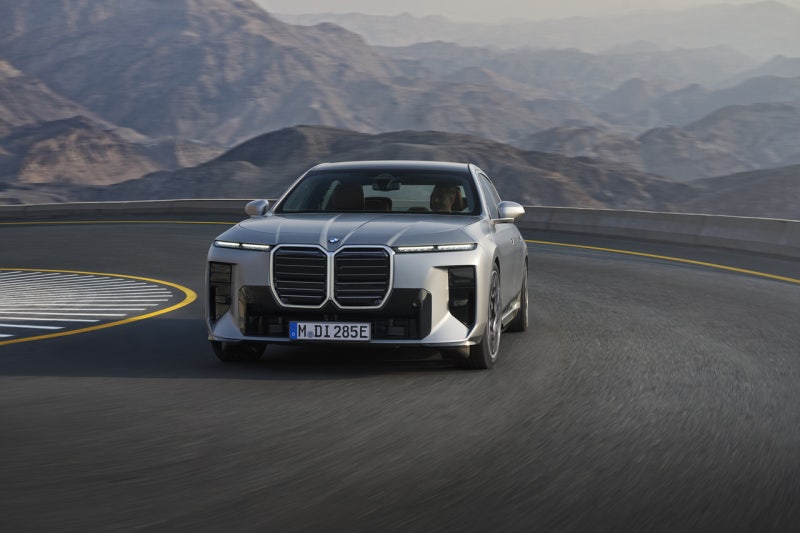 2027 BMW i7 M70 xDrive 페이스리프트 | 플래그십 전기 세단의 진화 포토 가격 제원 정보 모의견적
