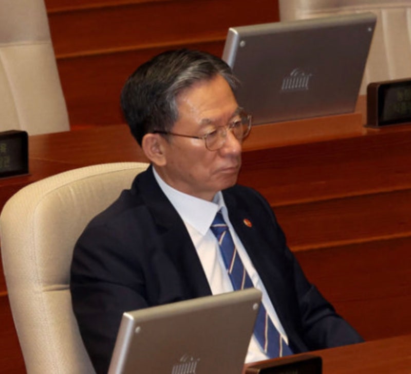 정성호 법무부 장관 사의 표명, '보완수사권 폐지' 두고 여당 강성파 과도했나?