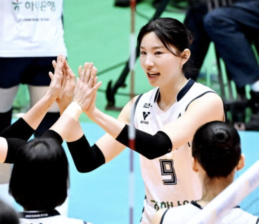 "<b>배구</b> 접을 뻔했는데…" 도로공사 방출 설움 딛고 <b>SOOP</b> 수퍼스 전새얀