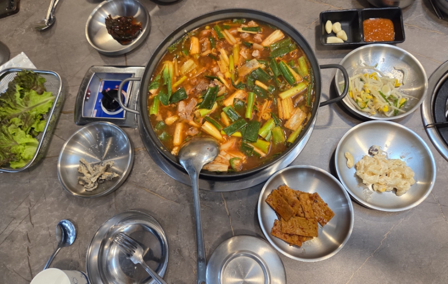 팔공큰돼지찌개 유천점 사진 6