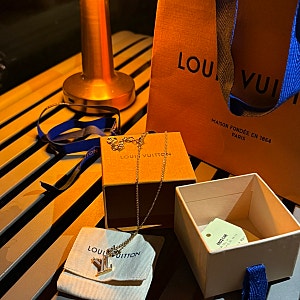루이비통 LV 아이코닉 에나멜 목걸이, 마롱클레르 (화이트 색상 비교) 여자친구 선물 추천, 하....