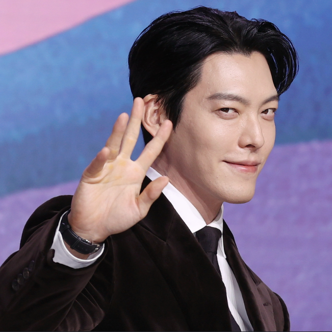 김우빈 프로필 : 키 나이 고향 재산 가족관계 인스타 근황까지 총정리!