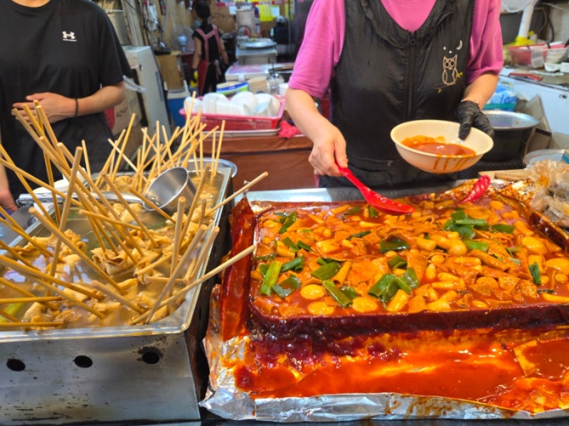 속초 중앙시장 떡볶이맛집 우리분식 매장에서 먹기