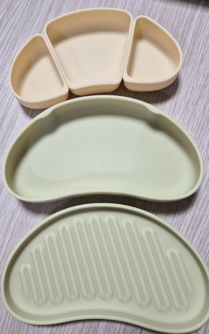 모윰 스타터 디바이더 흡착 식판 찐 사용 후기:내 맘대로 조절하는 칸막이, 하지만 큰 큐브에....