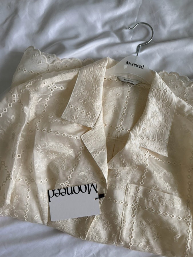 [Mooneed] ECRU LACE SHIRT - CREAM, 무니드 셔츠