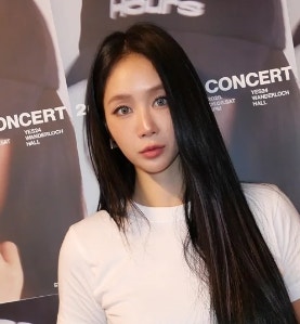 가수 소유 부친상 비보 빈소 지켜