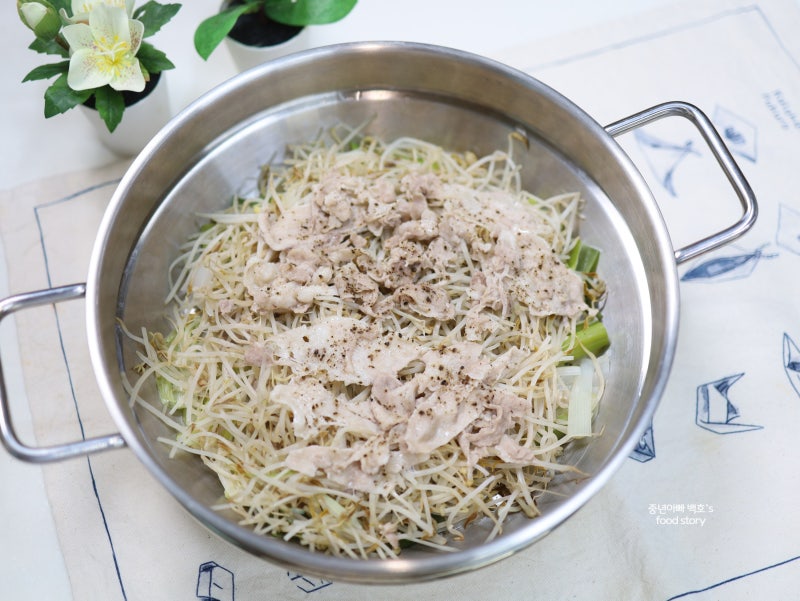 진작 이렇게 먹을 걸 숙주 대패삼겹살 요리 찜