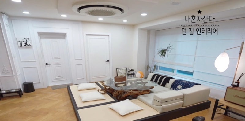Dawn reveals his stylish home interior on 'I Live Alone'! From self-made lighting to a vintage old car~