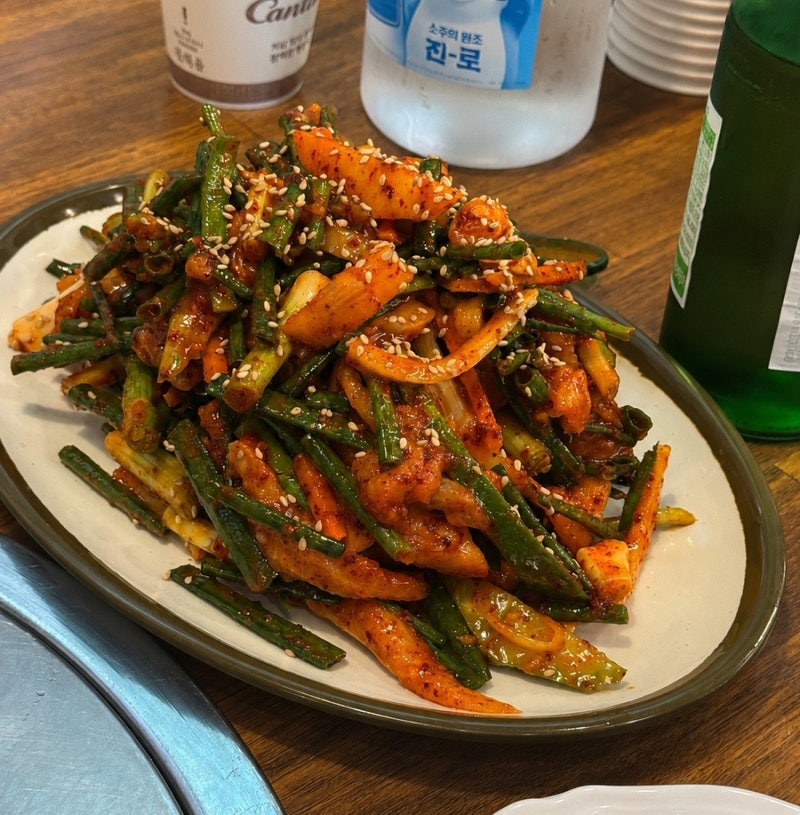 태안 신두리 맛집 신두리식당, 새콤한 간재미무침과 김치찌개 후기
