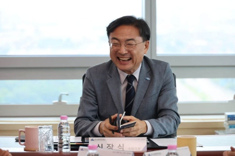 신장식 의원 조국혁신당 대표로 선출, 그는 누구인가 (프로필)