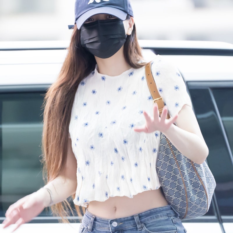"오늘도 완벽한 청바지핏" 있지 유나 공항패션 정보