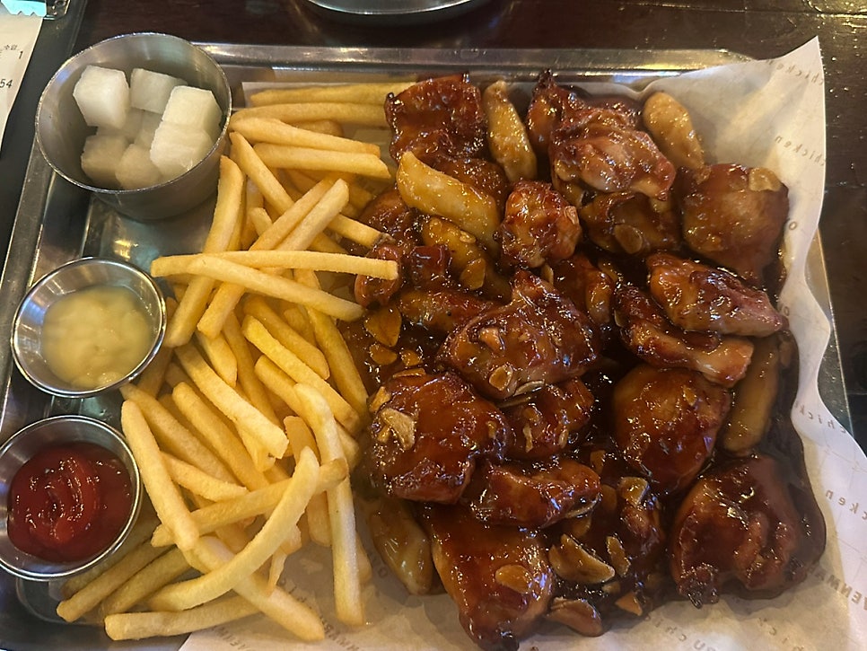 오븐마루치킨 수원율전점 사진 4