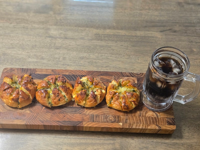 냉동실 모닝빵, 이렇게 먹으면 더 맛있어요! 갈릭버터 모닝빵 만드는 법