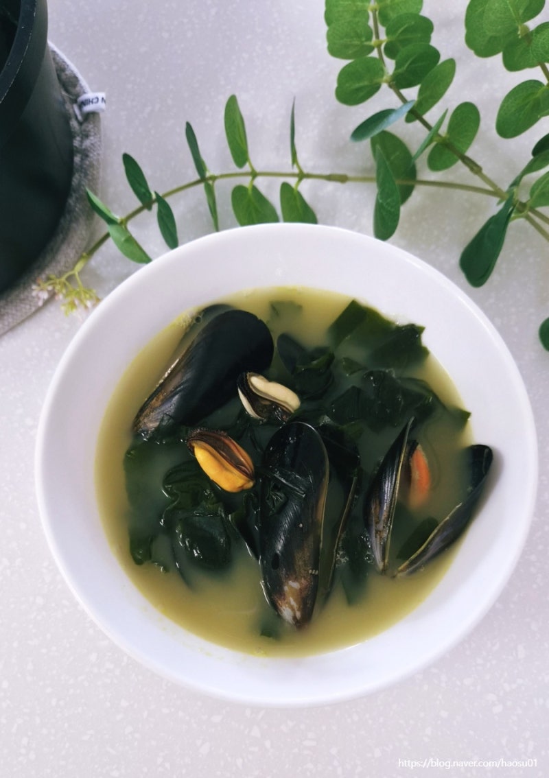 고기없이 미역국 맛있게 끓이는 방법 홍합 조개 미역국 레시피