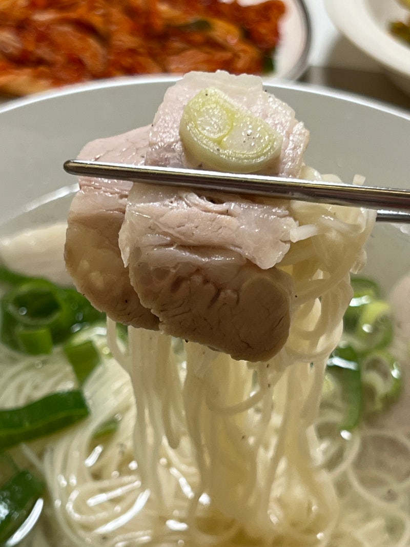 돼지곰탕 만들기, 냉제육 삶은 물로 끓이는 돼지국밥 레시피