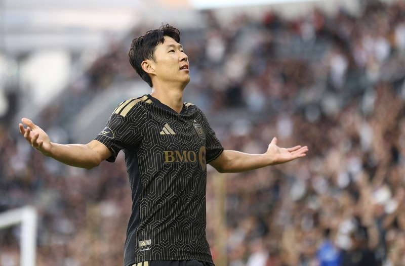 손흥민, 경기 시작 5분 만에 3경기 연속 골 '쾅'! ⚽️