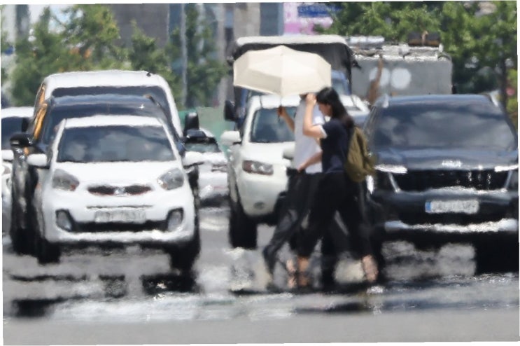 숨 막히는 열기, <b>영남</b> 8곳 <b>폭염 중대경보</b> 발령…건강 비상