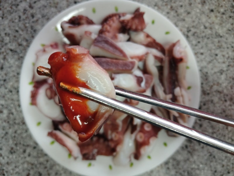 마트 문어보다 안 짜고 촉촉 쫄깃한 쿠팡 자숙문어 후기! 데치는 꿀팁 (문어숙회 초장 조합)