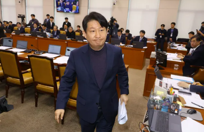 [긴급속보] 권영진 ‘멱살잡이’ 파문 확산…국민의힘 “사과로 끝날 일 아냐” 27일 징계 논....