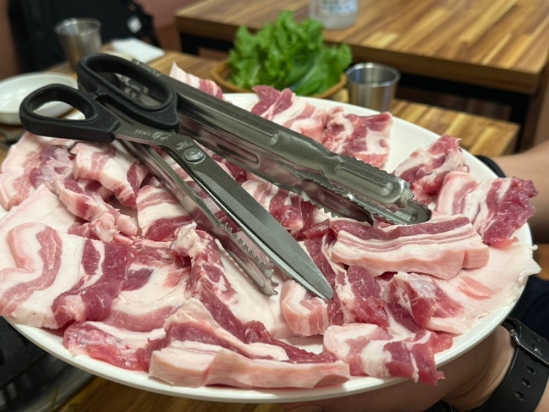 금호동 삼겹살 맛집 ‘우촌숯불갈비’