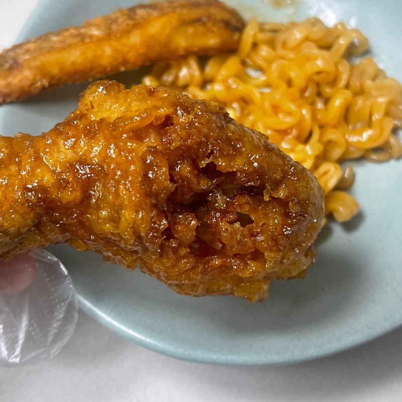 왕뚜껑 국물라볶이 맛있을까? 교촌 허니콤보 조합 야식 후기